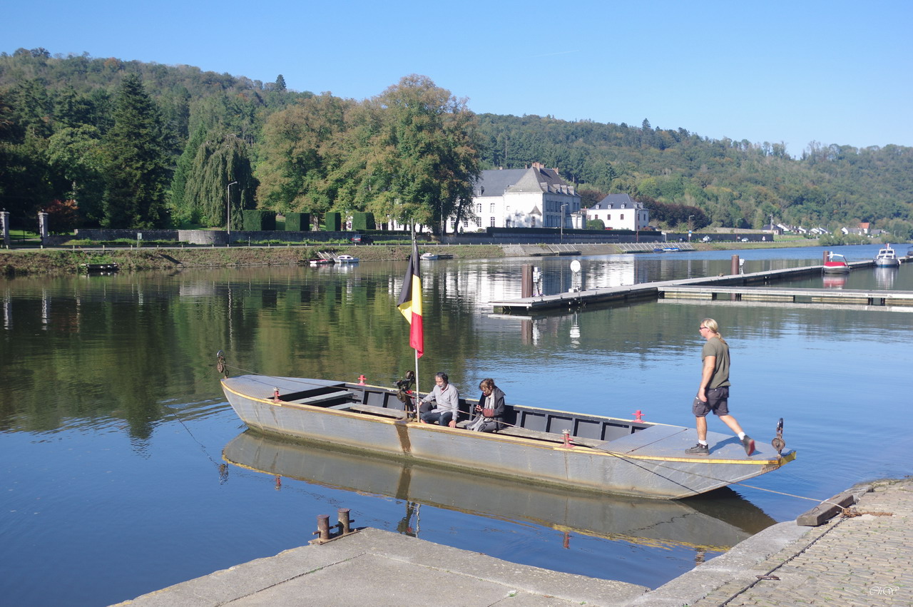 IMGP5985_Bac_-_Passage_d_eau_de_Waulsort.JPG